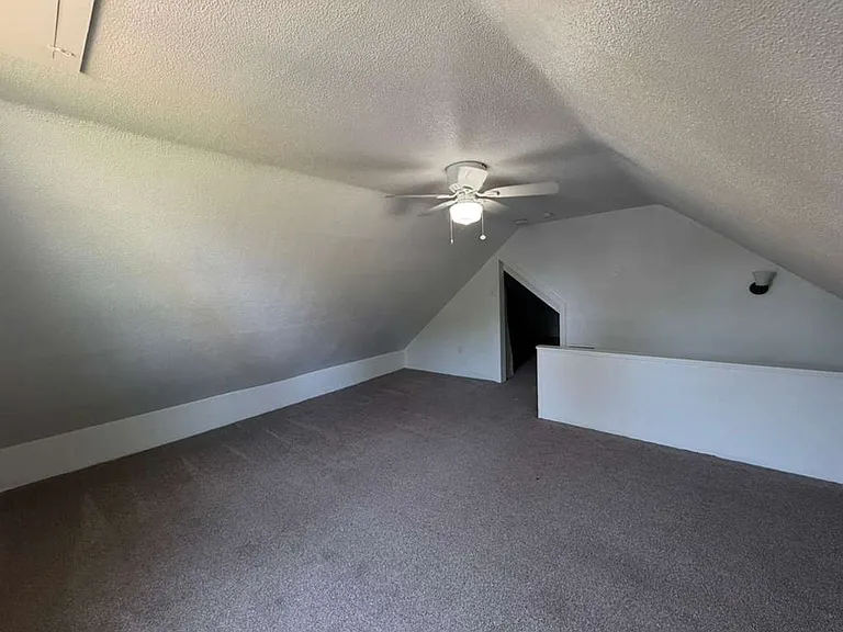 3130 W 33rd St — Photo 21