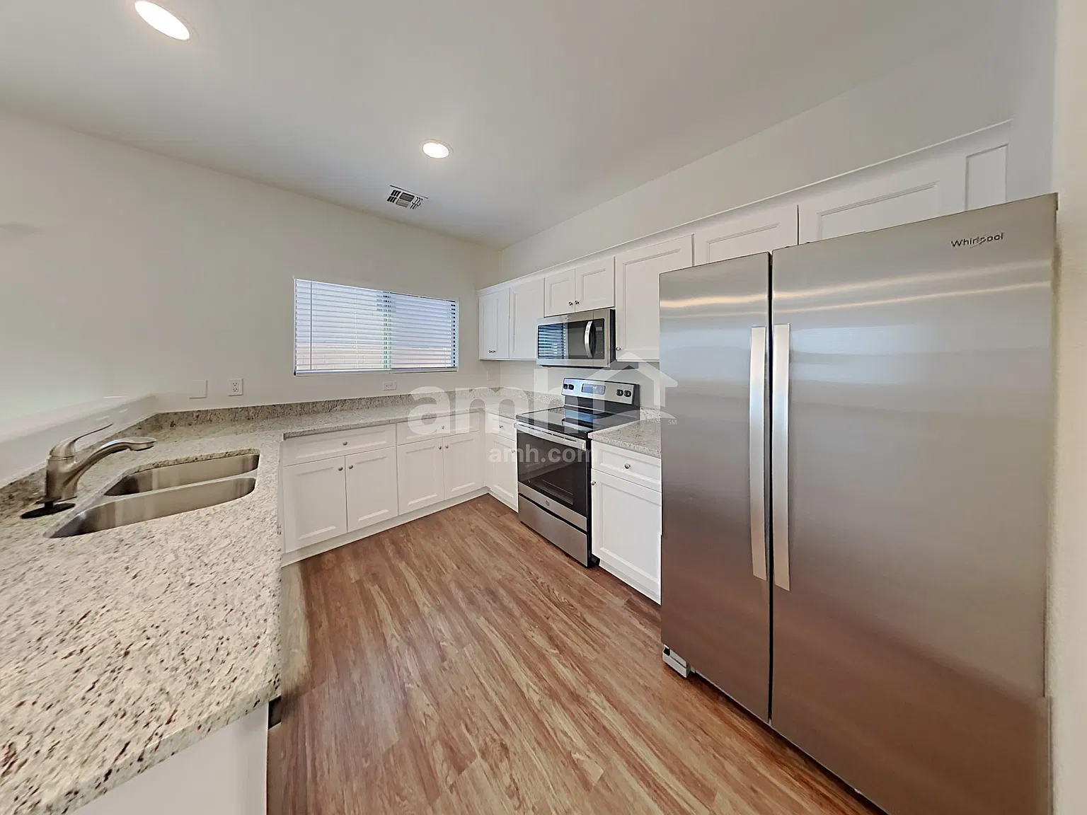 4 bed, 2.5 bath, 2461 sqft, $2,260 — Photo 3