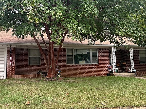 2nd image of 1003 N 6th Ave