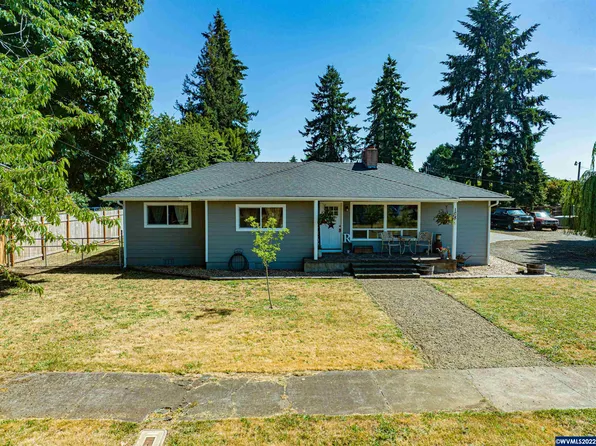108 E Blakely Ave, Brownsville, OR 97327