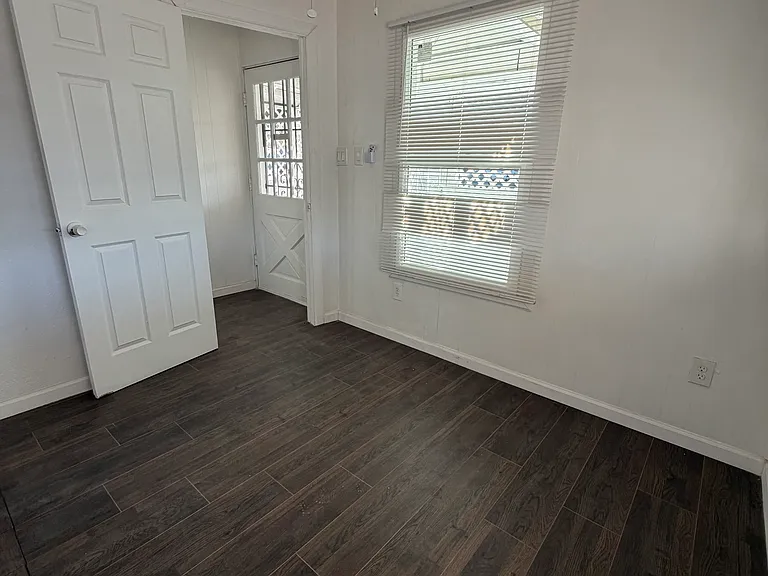 241 S California St — Photo 31