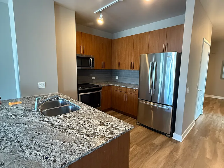 11 W Grand Ave — Photo 4