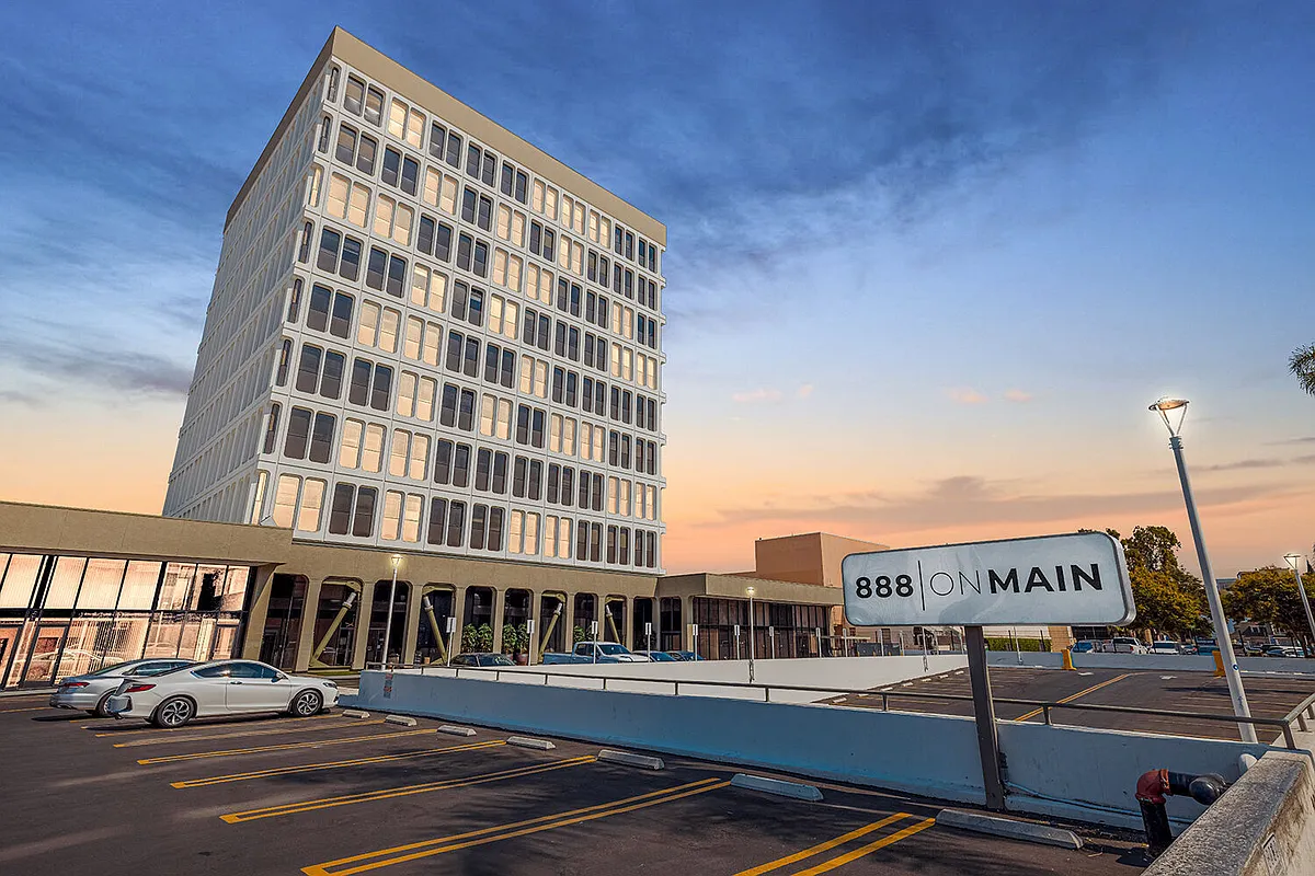 Building Photo - 888 on Main