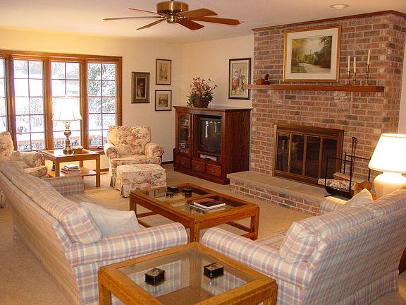 Expanded Family Rm w/Cozy FP