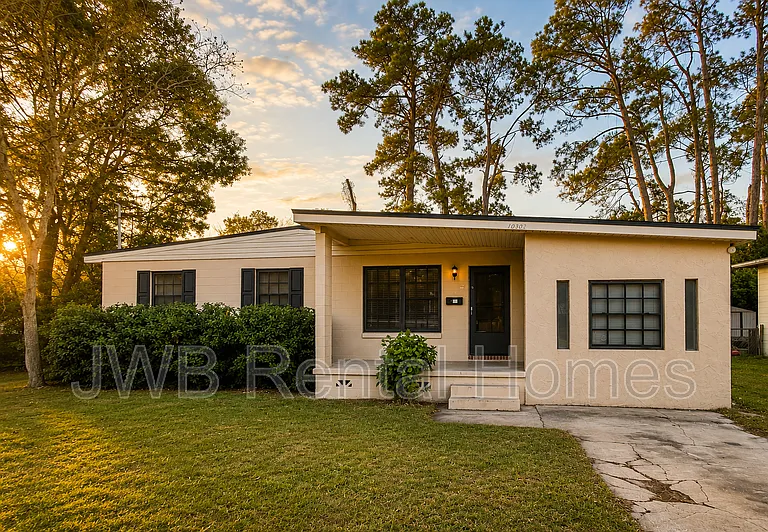 10302 Swarthmore Dr — Photo 1