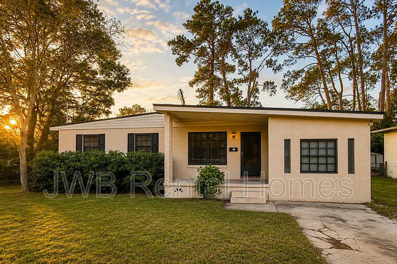 10302 Swarthmore Dr