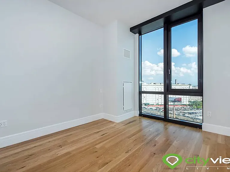 4441 Purves St #802 — Photo 4