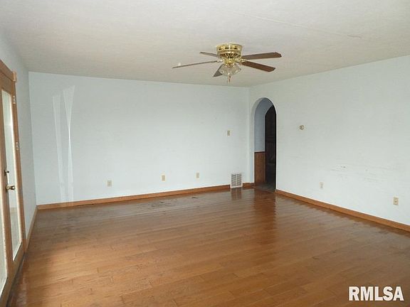 3rd image of 315 N Grand Ave