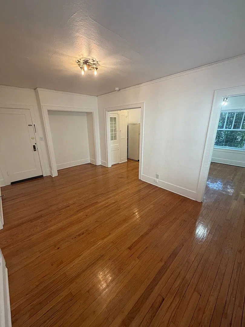 Flandora Apartments — Photo 2