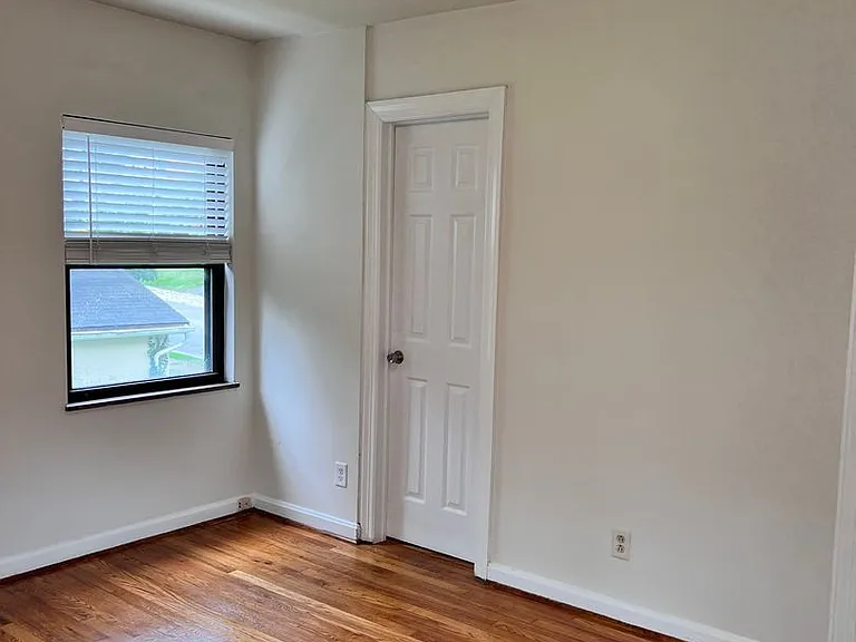 2923 Victoria Avenue — Photo 19