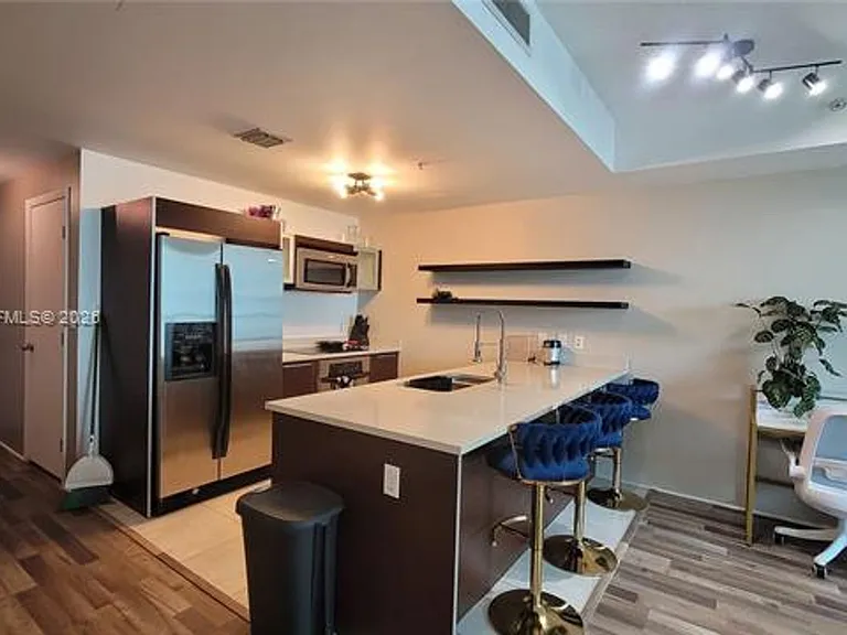 1900 N Bayshore Dr #CU-2009 — Photo 2