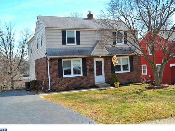 2nd image of 532 School House Ln