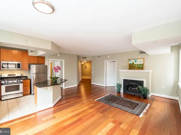 851 N Glebe Rd APT 1005, Arlington, VA 22203