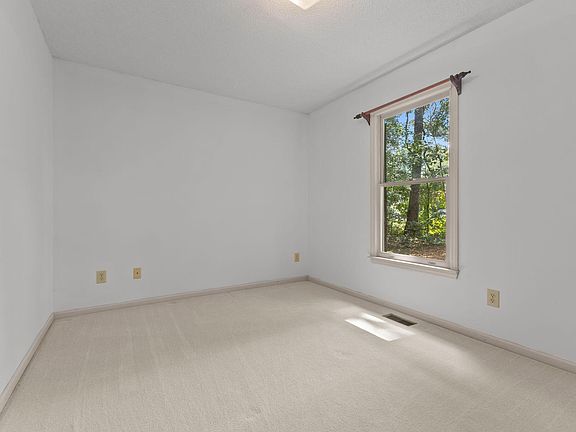 5th image of 316 Kinnis Creek Dr