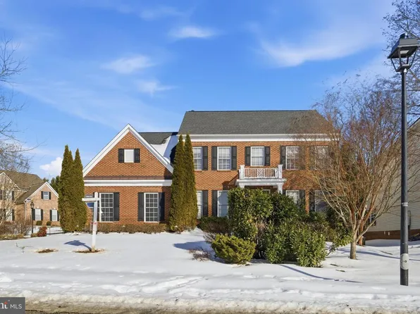2781 Middleton Farm Ct, Herndon, VA 20171