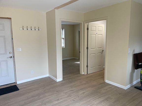 5th image of 5908 Addison Ave #C