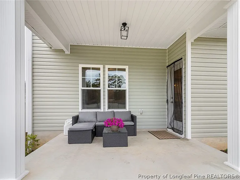 105 Woodford Ln — Photo 32