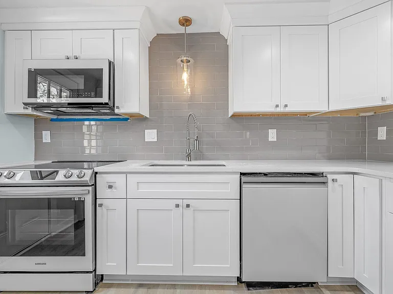 4268 Lee Ave — Photo 11