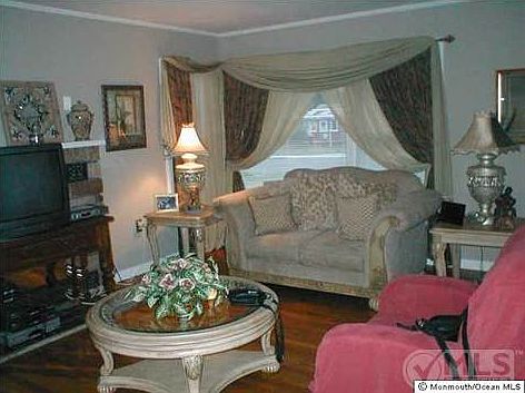 2nd image of 636 Green Grove Rd