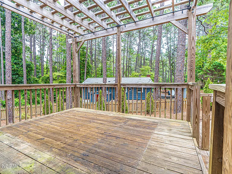 465 Crestview Rd — Photo 52