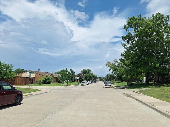 4th image of 8305 Woodside Rd