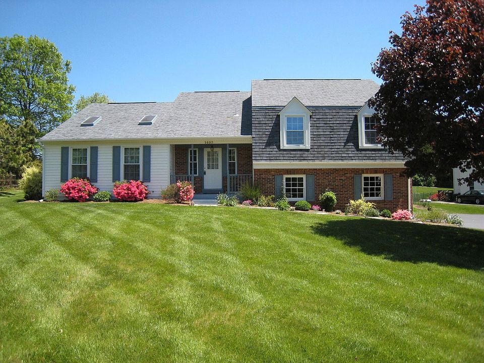 Beautifully Landscaped Cul-de-sac lot