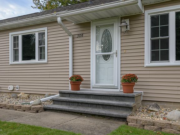 3rd image of 308 Pepperidge Ln