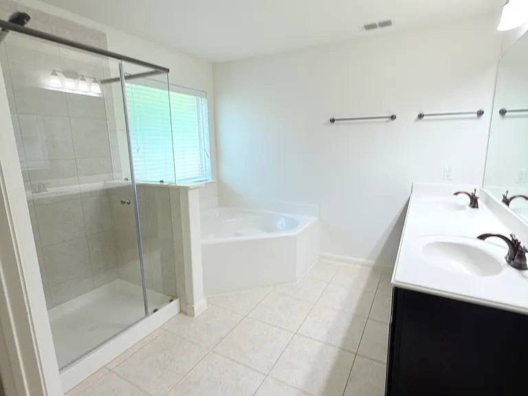 433 Winchester Dr — Photo 10