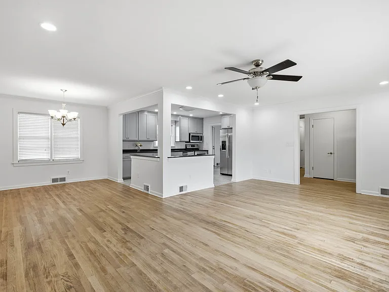 2037 Griffith Ave — Photo 6