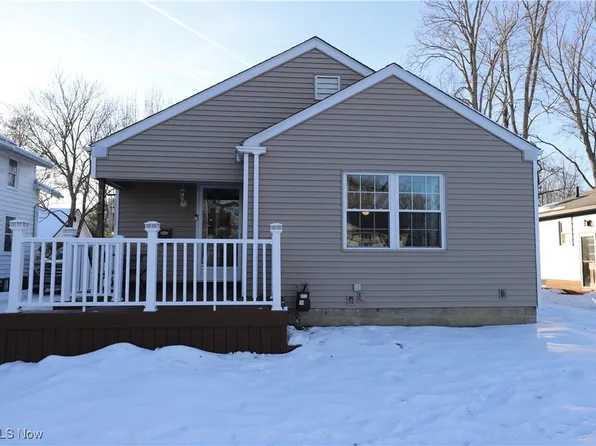 8162 Brookside Dr, Olmsted Falls, OH 44138