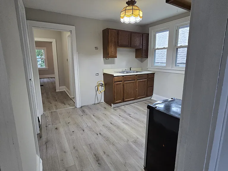 2111 W Burnham St #A — Photo 5