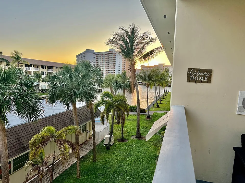 1889 S Ocean Dr #301