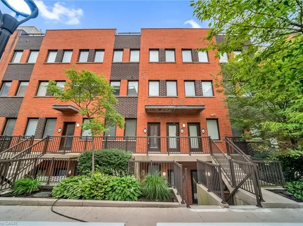 60 Winston Park Blvd #60, Toronto, ON M3K 0A4