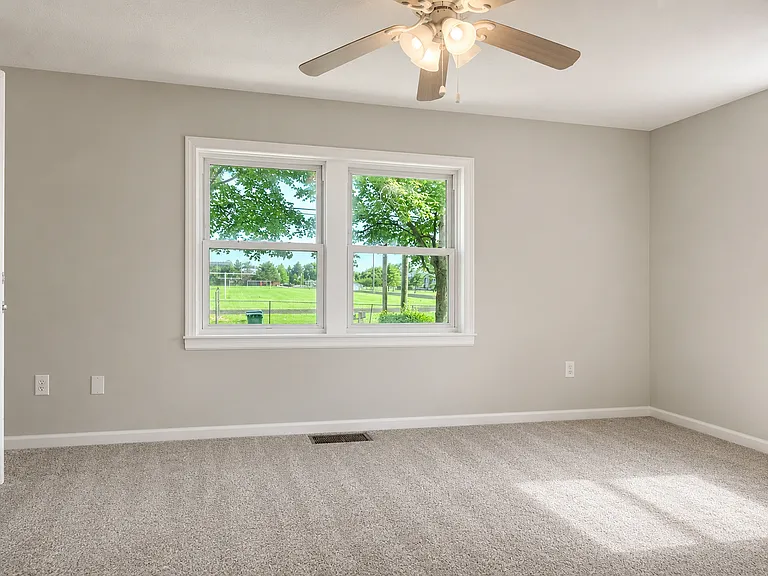 1321 E Hospital Rd — Photo 5
