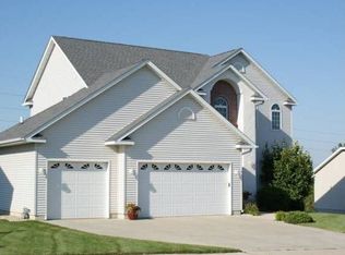 3611 Pheasant Dr, Cedar Falls, IA 50613