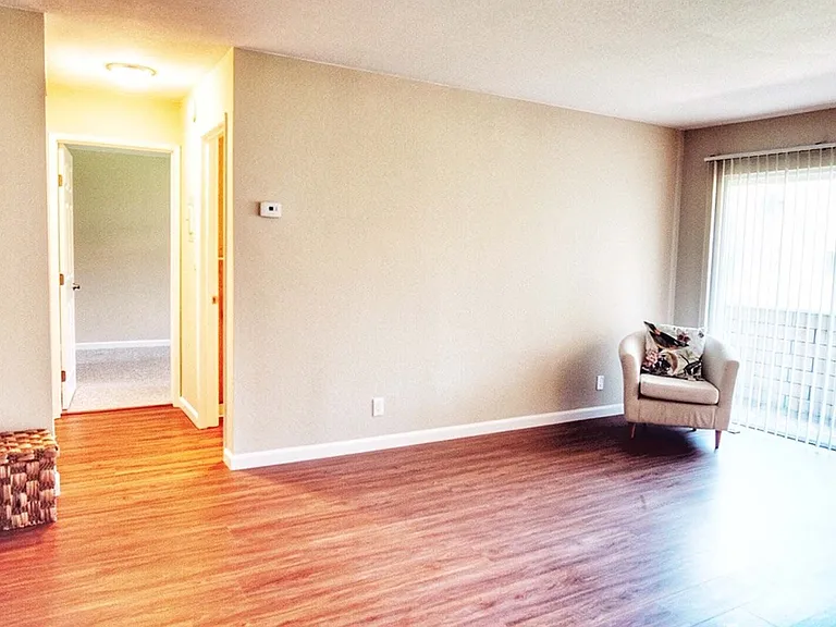 California Oaks Apartments — Photo 11