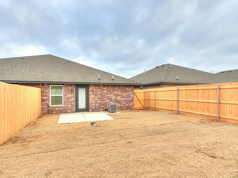 826 Chase Way — Photo 34