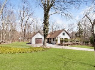 18 Edwards Dr, Oxford, CT 06478