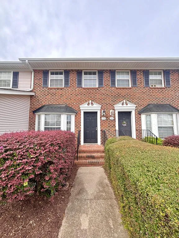 2925 Carriage Row Ln, 108 — Photo 2