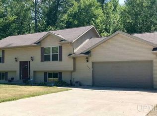 1333 Kloppman St, Crivitz, WI 54114