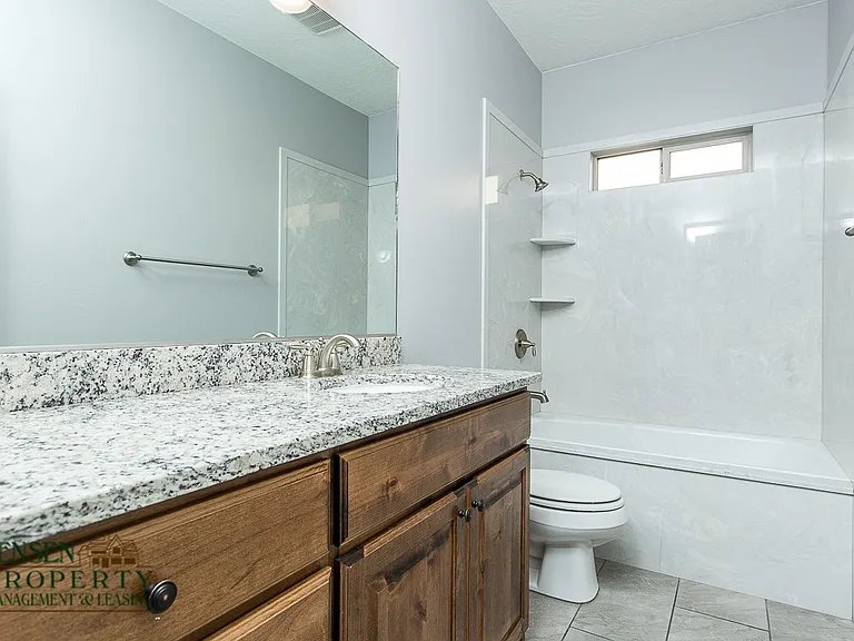 123 N 400 W — Photo 13