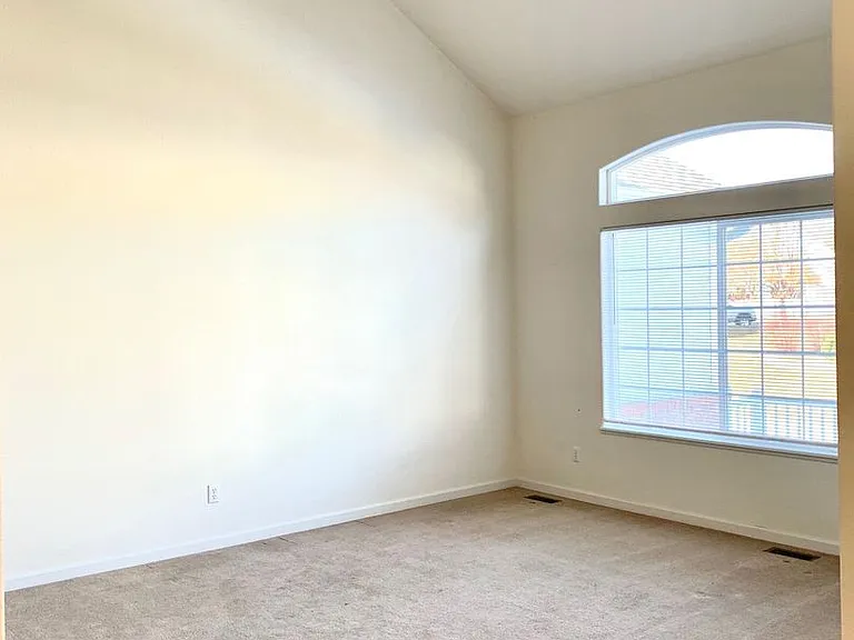 1781 Laurus Ln — Photo 11