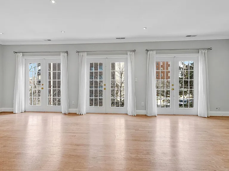 4305 Massachusetts Ave NW — Photo 1