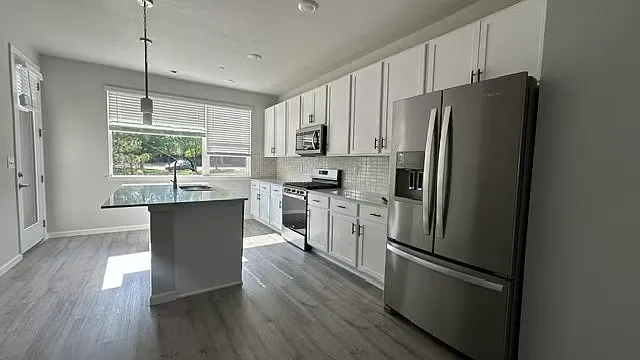 4 bed, 3.5 bath, 1910 sqft, $3,150 — Photo 1