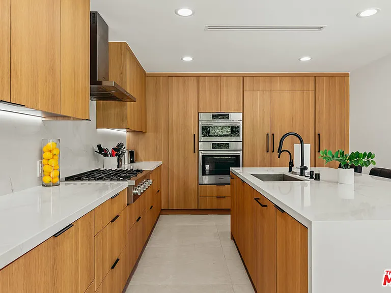 17045 Otsego St — Photo 11