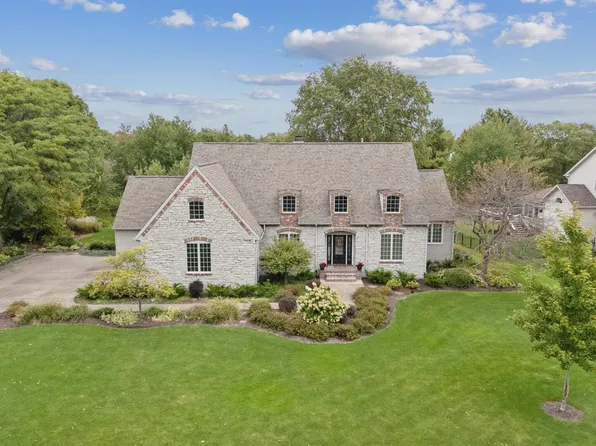 5800 Craigin Bluff Ct, Bettendorf, IA 52722