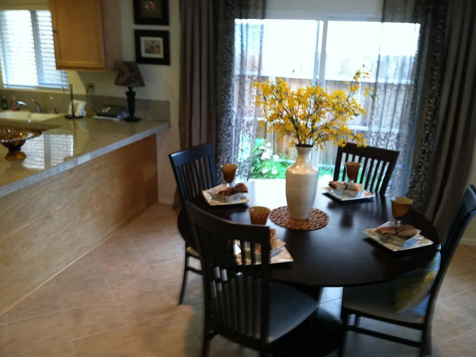 3 bed, 2.5 bath, 1500 sqft, $4,300 — Photo 3