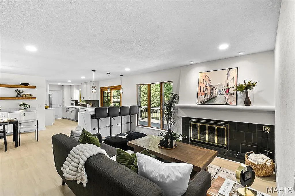 4 bed, 2754 sqft, $3,900 — Photo 4