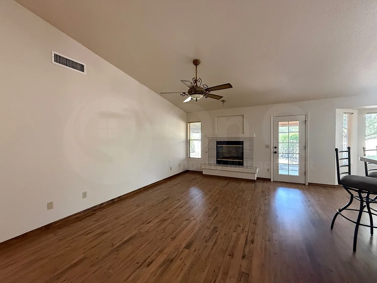 3 bed, 2.0 bath, 1618 sqft, $1,825 — Photo 4