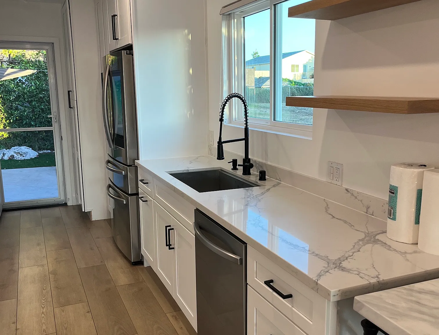 3 bed, 1644 sqft, $7,100 — Photo 2